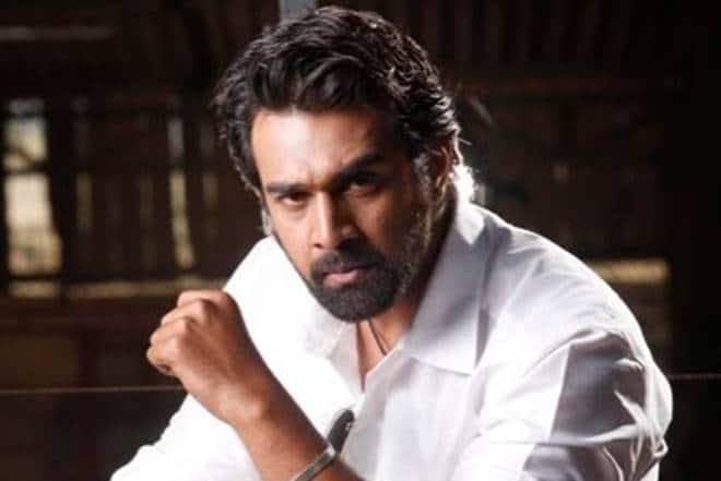 કન્નડ અભિનેતા ચિરંજીવી સરજાનું પણ હાર્ટ એટેકથી અવસાન થયું હતું. જ્યારે તેમને હાર્ટ એટેક આવ્યો ત્યારે તેઓ 39 વર્ષના હતા. તેણે શ્વાસ લેવામાં તકલીફ અને છાતીમાં તીવ્ર દુખાવાની ફરિયાદ કરી. આ પછી તેને બેભાન અવસ્થામાં હોસ્પિટલ લઈ જવામાં આવ્યો હતો. તેમણે 7 જૂન, 2020 ના રોજ આ દુનિયા છોડી દીધી.