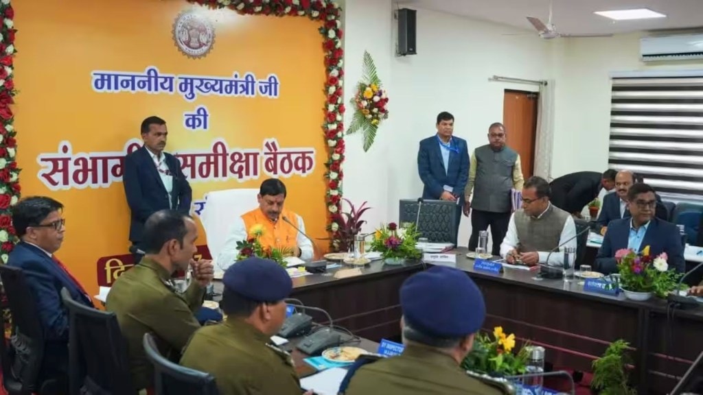 MP CM Mohan Yadav : મધ્ય પ્રદેશના સીએમ મોહન યાદવે ઉજ્જૈનમાં રાત વિતાવીને માન્યતા તોડી, કહ્યું – હું મહાકાલનો પુત્ર છું, તેથી હું રોકાઇ શકું છું