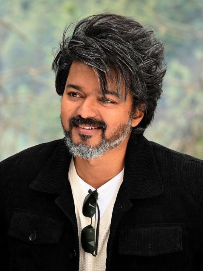 સાઉથ એક્ટર થલાપથી વિજયની સુપરહિટ ફિલ્મ 'વારિસુ' પણ આ લિસ્ટમાં પોતાનું નામ કમાઈ ચૂકી છે અને તેને ચાહકો દ્વારા ખૂબ પસંદ કરવામાં આવી હતી અને તેણે કમાણીના મામલે પણ રેકોર્ડ બનાવ્યો હતો.