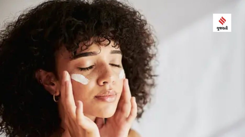 Skincare Tips : શું શિયાળો આવતા જ તમારા ગાલ ફાટવા લાગે છે? આ ઘરેલું ઉપાયોથી ત્વચા રાતોરાત કોમળ થઈ જશે, મોંઘી ફેસ ક્રીમની જરૂર નહીં પડે. Skincare Tips : શું શિયાળો આવતા જ તમારા ગાલ ફાટવા લાગે છે? આ ઘરેલું ઉપાયોથી ત્વચા રાતોરાત કોમળ થઈ જશે, મોંઘી ફેસ ક્રીમની જરૂર નહીં પડે.