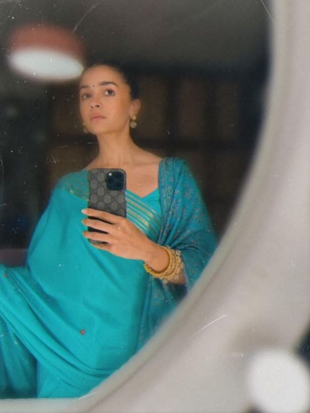 22 જાન્યુઆરીએ ઉત્તર પ્રદેશના અયોધ્યામાં રામ મંદિરની પ્રાણ પ્રતિષ્ઠામાં બોલીવુડ સેલિબ્રિટીઓમાં  આલિયા ભટ્ટએ પણ હાજરી હતી.આ પ્રસંગ માટે આલિયાની સાડી ચાહકોમાં ચર્ચાનો વિષય બની હતી.