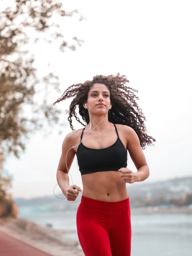 <strong>નિયમિત રીતે 30 મિનિટ દોડવાના ફાયદા :</strong><br>દોડવાથી હેપ્પી હોર્મોન્સ ઉત્પન્ન થાય છે જે તમને હંમેશા ખુશ રાખે છે.