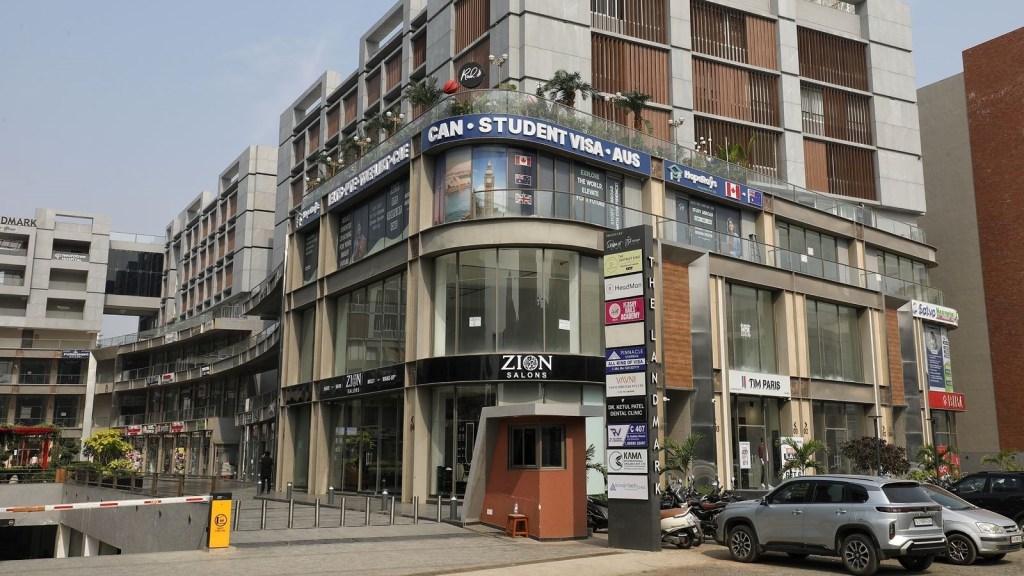 Visa Racket | વિઝા રેકેટની તપાસ : નિકારાગુઆ ફ્લાઇટના ગ્રાઉન્ડિંગ પહેલા જ ગુજરાતની વિઝા કન્સલ્ટન્સી કંપનીઓ રડાર પર હતી