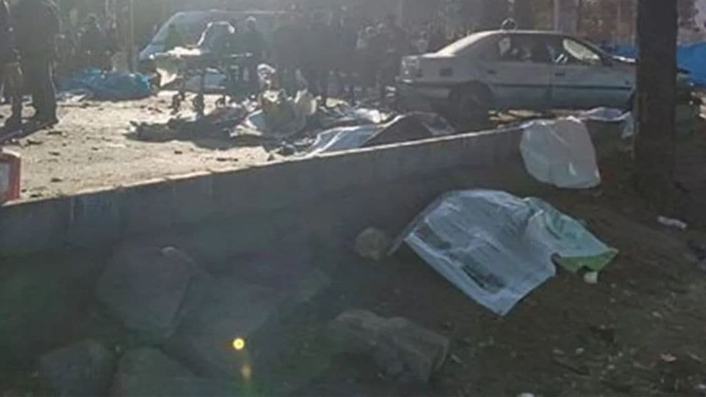 Iran : ઇરાનના પૂર્વ જનરલ કાસિમ સુલેમાનીની કબર નજીક બે વિસ્ફોટ, 100થી વધુ લોકોનાં મોત Iran : ઇરાનના પૂર્વ જનરલ કાસિમ સુલેમાનીની કબર નજીક બે વિસ્ફોટ, 100થી વધુ લોકોનાં મોત