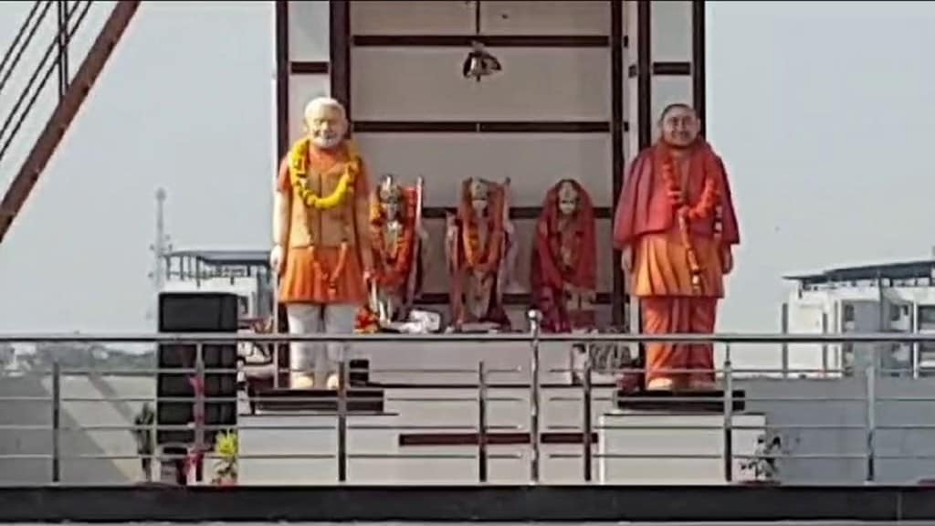 ગુજરાત : ગેરકાયદે બાંધકામ બચાવવા ગજબ જુગાડ, રામ મંદિર બનાવી દ્વારપાલ તરીકે મોદી-યોગીના સ્ટેચ્યુ મુક્યા