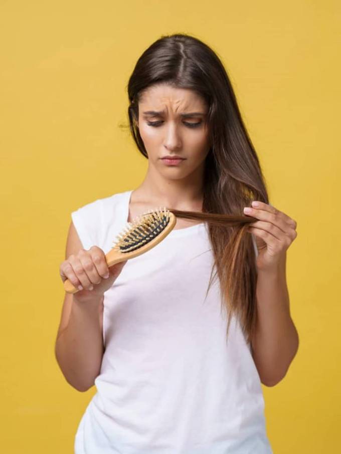 મુલતાની માટીમાં મેગ્નેશિયમ હોય છે જે વાળ ખરતા અટકાવે છે.