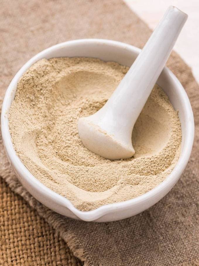 મુલતાની માટીમાં મેગ્નેશિયમ હોય છે જે વાળ ખરતા અટકાવે છે.