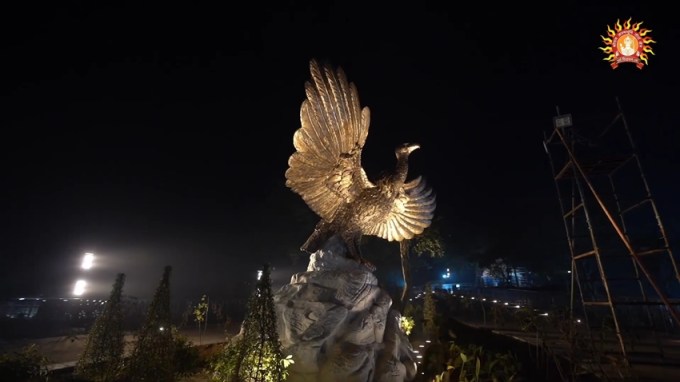 હાલ મંદિરને શણગારવાનું કામ ચાલી રહ્યું છે. કામગીરી પૂર્ણ થઇ રહી હોવાથી લાઇટીંગ વગેરેની પણ વ્યવસ્થા કરવામાં આવી રહી છે.