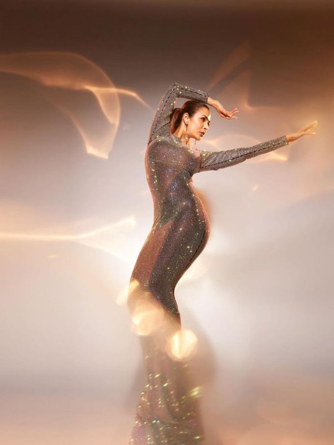 આ સાથે મલાઈકા ઘણી બ્રાન્ડ્સની જાહેરાતો કરીને પણ ઘણી કમાણી કરે છે અને બ્રાન્ડ એમ્બેસેડર છે. મીડિયા રિપોર્ટ્સ અનુસાર મલાઈકા અરોરાની કુલ નેટવર્થ લગભગ 80 કરોડ રૂપિયા છે.