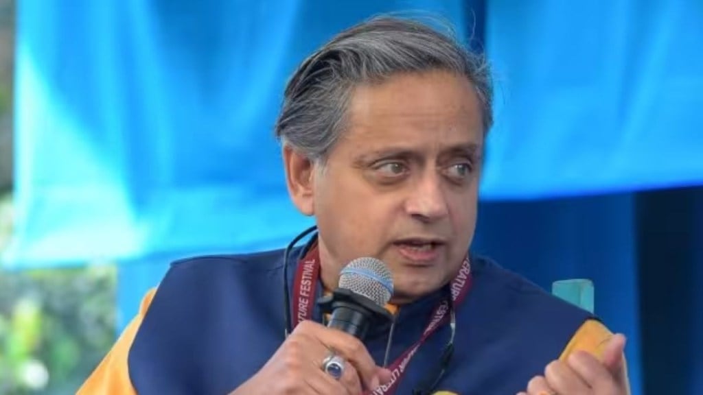 100 ટકા મુસલમાન, પાકિસ્તાનનો પ્રભાવ, માલદીવ્સ્સ વિવાદ વચ્ચે શશિ થરુરે મોદી સરકારને કરી સાવધાન