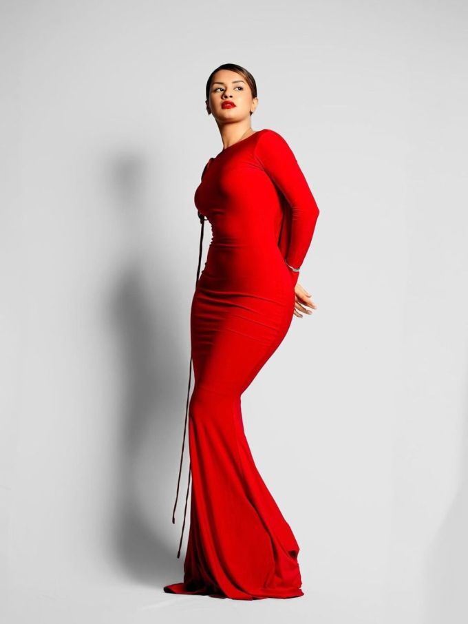 કૌરે તેની કારકિર્દીની શરૂઆત 2010 માં ઝી ટીવીના ડાન્સ શો ડાન્સ 'ઈન્ડિયા ડાન્સ લિલ માસ્ટર્સ' થી કરી હતી.