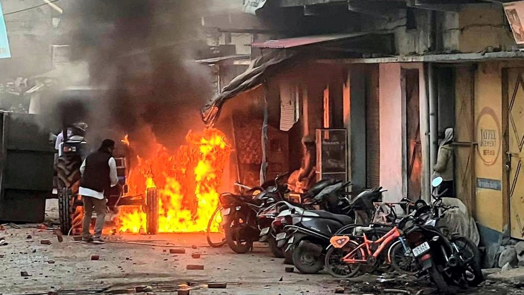 હલ્દવાની હિંસા : થોડા દિવસ પહેલા, ઇન્ટેલ રિપોર્ટમાં ચેતવણી અપાઈ હતી, ડિમોલિશન હિંસક બની શકે છે હલ્દવાની હિંસા : થોડા દિવસ પહેલા, ઇન્ટેલ રિપોર્ટમાં ચેતવણી અપાઈ હતી, ડિમોલિશન હિંસક બની શકે છે