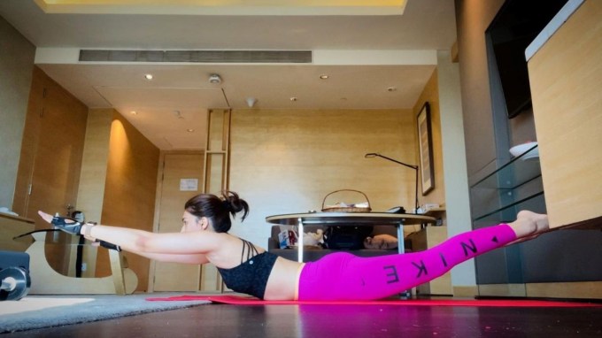 Kriti Sanon Fitness: કિર્તી સેનન ફિટનેસ ફંડાની વાત કરીએ તો યોગ પર વધુ ધ્યાન આપે છે. કિર્તી સેનન એક્ટિવ એક્સ્ટ્રેસ છે. તે બોડીને ફિટ અને હેલ્થી રાખવા માટે એકસરસાઇઝ નિયમિત કરે છે.