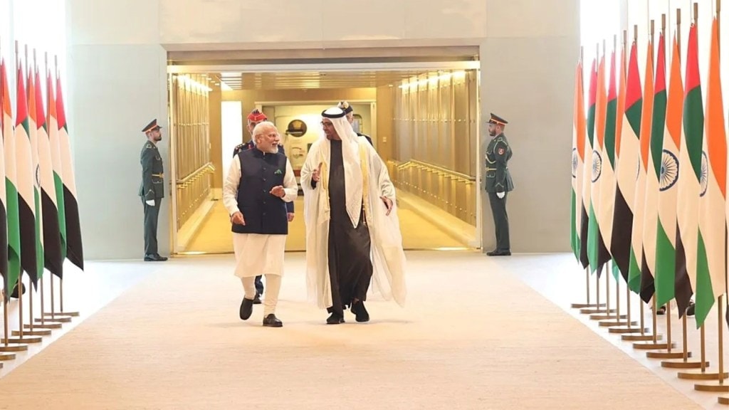 UAE પહોંચેલા પીએમ મોદીએ રાષ્ટ્રપતિ સાથે કરી બેઠક, કહ્યું – અહીં આવું ત્યારે લાગે છે પોતાના પરિવારને મળવા આવ્યો છું