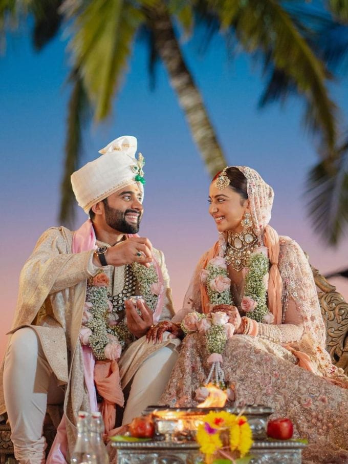 અભિનેત્રી રકુલ પ્રીત સિંહ અને ફિલ્મ મેકર જેકી ભગનાની 21 ફેબ્રુઆરીએ ગોવામાં ભવ્ય લગ્ન કર્યા. આ કપલ શુક્રવારે મુંબઈ પરત ફર્યું હતું.