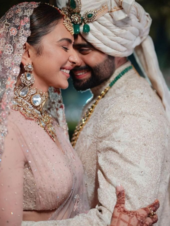 રકૂલએ હિન્દી સિનેમામાં ડેબ્યુ વર્ષ 2014 માં 'યારિયાં' ફિલ્મથી કર્યું હતું. ત્યારબાદ 'દે દે પ્યાર દે' ,'રનઅવે34', અને 'ડોક્ટરજી' માં કામ કર્યું છે.