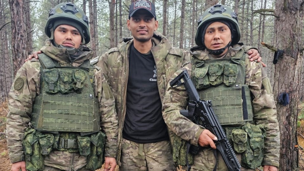 રશિયા યુક્રેન યુદ્ધમાં ગુજરાતી યુવાન હેમિલ માંગુકિયાનું મોત, મૃતદેહના અંતિમ સંસ્કાર વગર પરિવાર બેસણું કરશે રશિયા યુક્રેન યુદ્ધમાં ગુજરાતી યુવાન હેમિલ માંગુકિયાનું મોત, મૃતદેહના અંતિમ સંસ્કાર વગર પરિવાર બેસણું કરશે