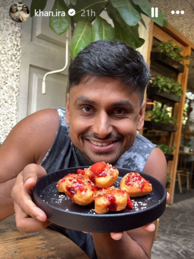 વાસ્તવમાં, આયરા ખાન અને નુપુર શિખરેએ તેમના સંબંધિત સત્તાવાર ઇન્સ્ટાગ્રામ હેન્ડલ પર સ્ટોરીમાં એકબીજાની લેટેસ્ટ તસવીરો શેર કરી છે.