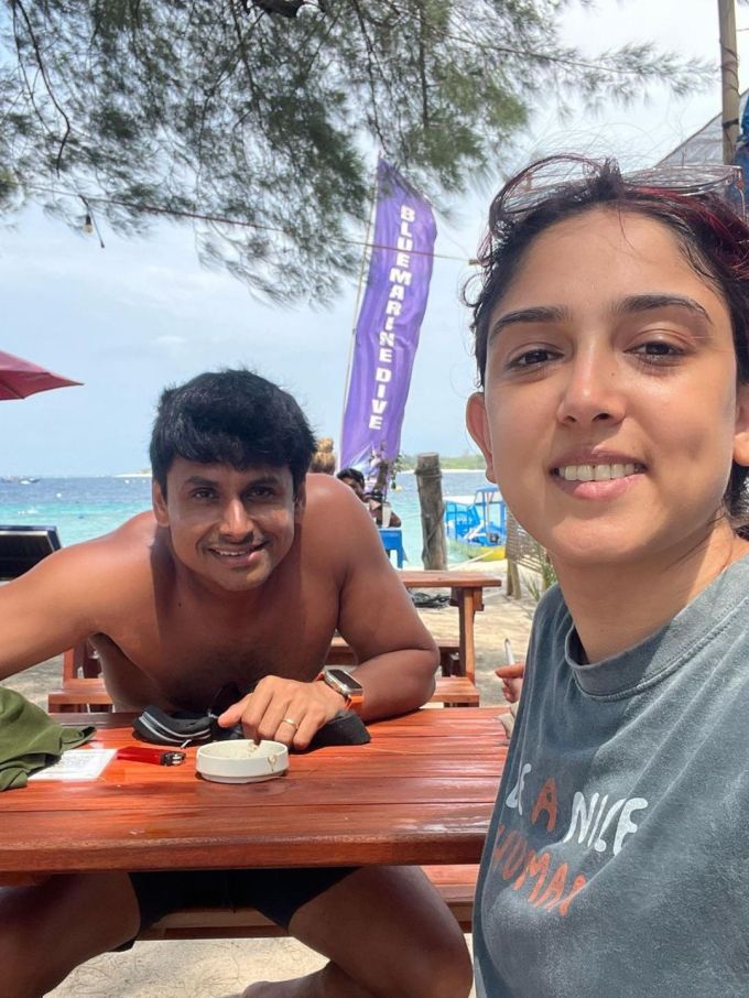 આ સમય દરમિયાન, નવવિવાહિત યુગલે તેમની રોમેન્ટિક તસવીરો દ્વારા ઇન્ટરનેટ પર ધૂમ મચાવી હતી.