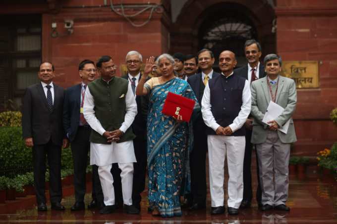 રોજગાર<br>મત્સ્ય યોજના દ્વારા 55 લાખ લોકોને રોજગાર મળશે. એક કરોડ મહિલાઓ લખપતિ દીદી બની છે. આંગણવાડી કેન્દ્રોને મજબૂત કરવામાં આવશે.