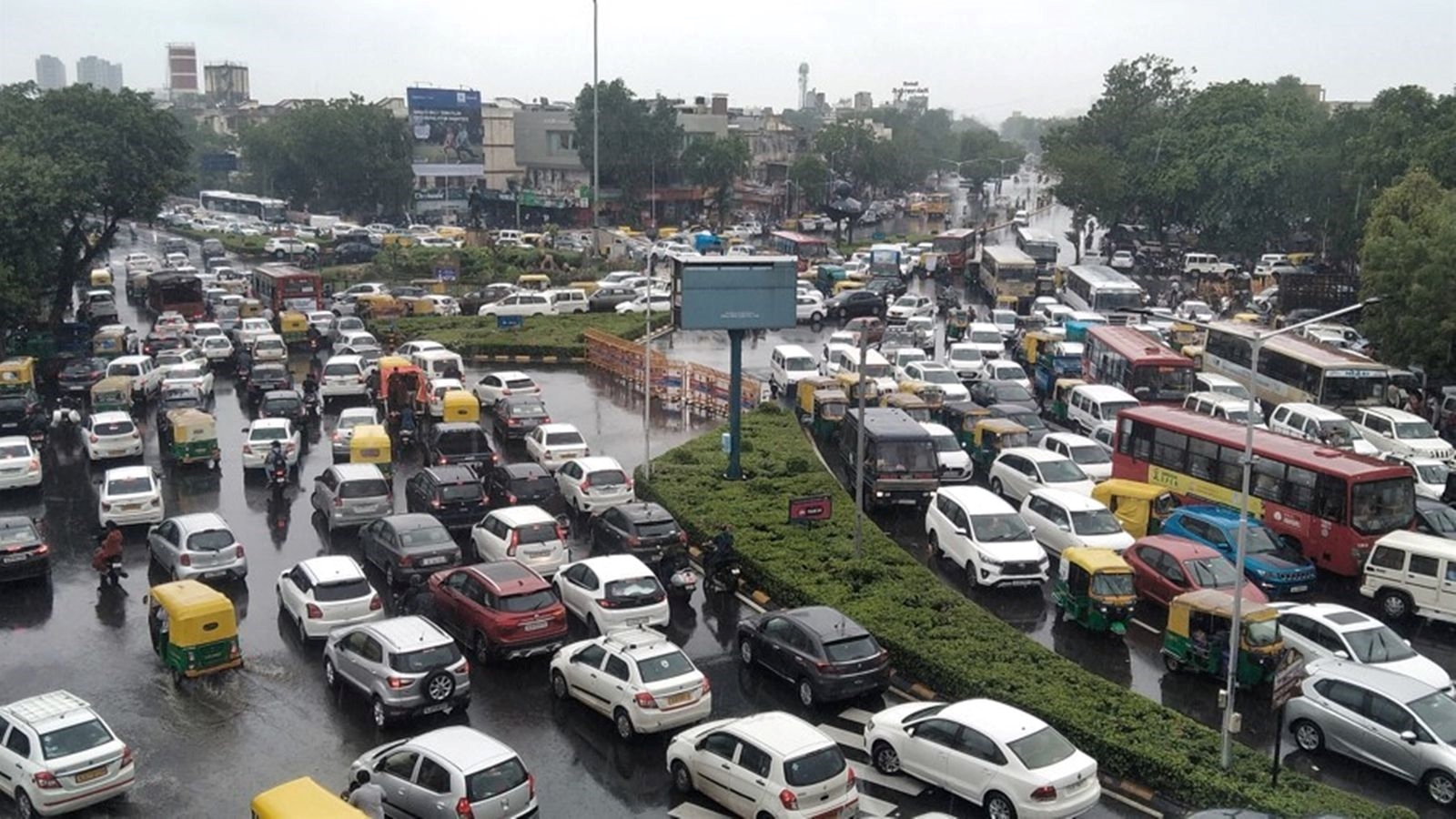 ગુજરાત હાર્ડલુક, અમદાવાદ ટ્રાફિક સમસ્યાઓ, પડકારો અને સંભવ ઉકેલ - Gujarat Hardlook Ahmedabad Traffic Problems Challenges Affecting the City Possible Solutions