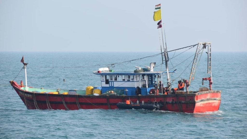 પાક કોસ્ટગાર્ડ અને ભારતીય માછીમારો વચ્ચે સંઘર્ષ બાદ બોટ પલટી, બે માછીમારો ગુમ, ભારતે બચાવ કામગીરી શરૂ કરી