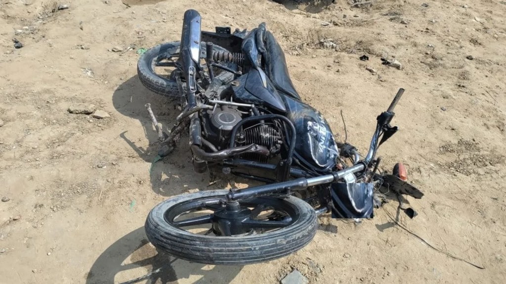 જસદણ ચોટિલા રોડ અકસ્માત : બાખલવડ પાસે કાર ચાલકે બાઈકને ફંગોળ્યું, બે માસૂમ બાળકી સહિત 3 ના મોત જસદણ ચોટિલા રોડ અકસ્માત : બાખલવડ પાસે કાર ચાલકે બાઈકને ફંગોળ્યું, બે માસૂમ બાળકી સહિત 3 ના મોત