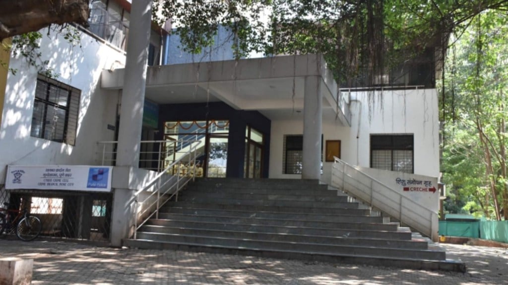 સાયબર ક્રાઈમ: પુણેની સગીર યુવતીનો નગ્ન વિડિયો ફરતો કર્યો, ગુજરાતના 19 વર્ષિય યુવકની ધરપકડ સાયબર ક્રાઈમ: પુણેની સગીર યુવતીનો નગ્ન વિડિયો ફરતો કર્યો, ગુજરાતના 19 વર્ષિય યુવકની ધરપકડ