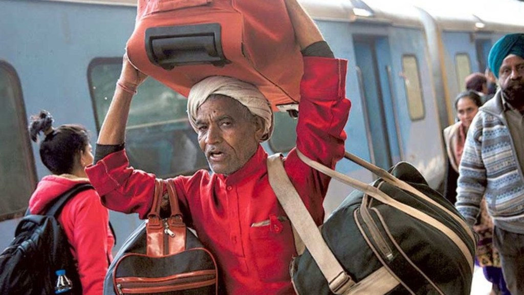 Railway Coolie, કુલી વેતન: કુલીઓની મજૂરીમાં પાંચ વર્ષ બાદ વધારો થયો, જાણી લો નવા દર