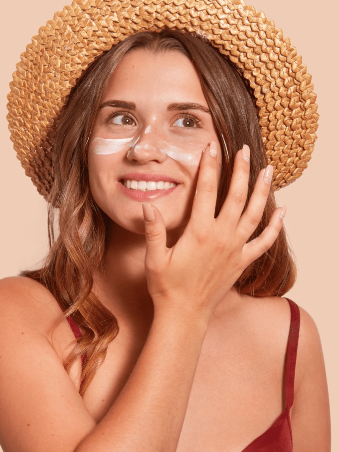 આ માટે કેટલાક લોકો સનસ્ક્રીન (sunscreen) નો ઉપયોગ કરે છે તો કેટલાક સનબ્લોક (sunblock) નો ઉપયોગ કરે છે. પરંતુ તમારી સ્કિન માટે કયું સારું?