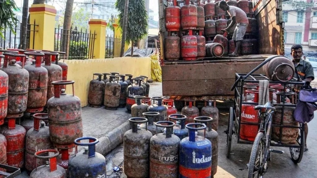 મોંઘવારીમાં થોડી રાહત: LPG ગેસ સિલિન્ડરના ભાવમાં 32 રૂપિયા ઘટાડો, જાણો નવા ભાવ