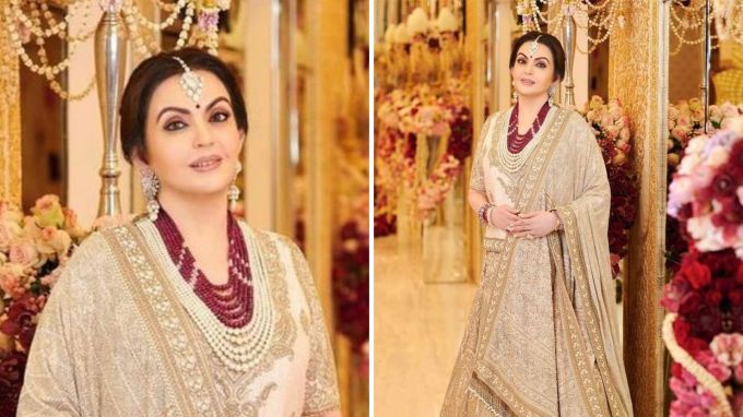 પર્લ જ્વેલરીને તમે કોઈપણ સમયે અને ગમે ત્યાં કોઈપણ સમયે પહેરી શકો છો. પર્લ જ્વેલરી પણ આજકાલ ટ્રેન્ડમાં છે. તમે બીટાઉનની ઘણી અભિનેત્રીઓને ખાસ પ્રસંગોએ મોતીના હાર સાથે પ્રયોગ કરતી જોઈ હશે. તો ચાલો જોઇએ મોતીના દાગીનાને કેવી રીતે સ્ટાઇલ કરી શકાય છે- (Photo - @ishaambanipiramal)