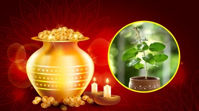 માન્યતા અનુસાર અખાત્રીજના દિવસે પિતૃઓને જે પણ ભોજન પસંદ હતું તે બનાવીને જરૂરતમંદ લોકોમાં દાન કરવાથી પિતૃઓ પ્રસન્ન થાય છે. આવું કરવાથી પિતૃદોષમાંથી મુક્તિ મળવાની સાથે કરિયરમાં પણ લાભ મળે છે.
