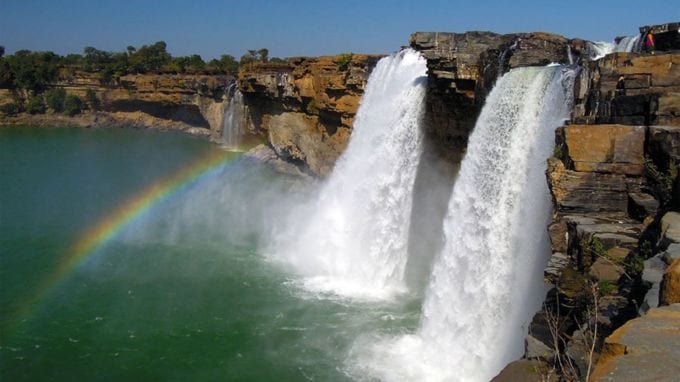 પ્રવાસ એટલે ફરવા જવાનું બધા લોકોને ગમે છે. ઘણા લોકો નેચર લેવર હોય છે, જેમને કુદરતી દ્રશ્યો, જંગલો, વહેતી નદી અને ઝરણાં જોવાનો બહુ શોખ હોય છે. જો તમે પણ પ્રકૃતિ પ્રેમી છો અને નેચર સ્પોર્ટ એક્સપ્લોર કરવા માંગો છો તો અહીં ભારતના 5 શ્રેષ્ઠ ધોધ વિશે સંપૂર્ણ જાણકારી આપવામાં આવી છે. (Photo - Chhattisgarh Tourism)