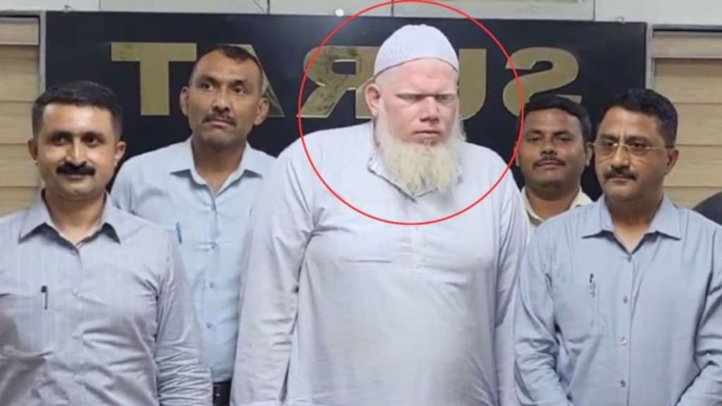 સુરત ન્યૂઝ : મોટા ષડયંત્રનો પર્દાફાશ, હિન્દુ નેતાઓ હતા નિશાને, મૌલવીની ધરપકડ સુરત ન્યૂઝ : મોટા ષડયંત્રનો પર્દાફાશ, હિન્દુ નેતાઓ હતા નિશાને, મૌલવીની ધરપકડ