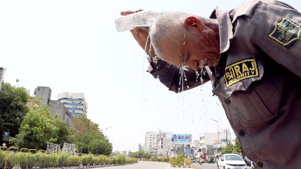 Ahmedabad Weather Report : અમદાવાદમાં ચાર દિવસ ગરમીનું રેડ એલર્ટ, તંત્રએ લીધો મહત્વનો નિર્ણય Ahmedabad Weather Report : અમદાવાદમાં ચાર દિવસ ગરમીનું રેડ એલર્ટ, તંત્રએ લીધો મહત્વનો નિર્ણય