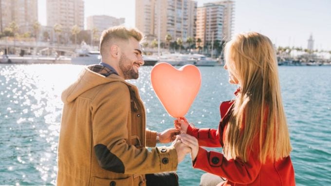 જો તમે પર હનીમૂન પર જવાનો પ્લાન બનાવ રહ્યા છે તો ભારતની અંદર આવેલા આ 5 સુંદર સ્થળ બેસ્ટ હનીમૂન ડેસ્ટિનેશન બની શકે છે. અહીં ભારતના ટોપ 5 હનીમૂન ડેસ્ટિનેશન વિશે વિગતવાર જાણકારી આપવામાં આવી છે. (Image - Social Media)