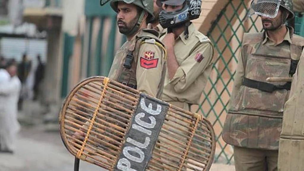 Jammu Kashmir: જમ્મુ કાશ્મીરમાં મતદાન પૂર્વે આતંકવાદી હુમલો, ભાજપ નેતાની હત્યા, જયપુરના દંપતી પર ગોળીબાર