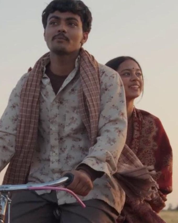 5) <strong>અગર તુમ ના હોતી તો હમકો હમ નહી </strong>મિલતે ફિલ્મના બે મુખ્ય પાત્ર, જયા અને ફૂલ, ગામડામાં ખોવાઈ ગયા પછી પોતાની જાતને શોધે છે. તેઓ તેમના પરિવારો સાથેના પુનઃમિલન થાય ત્યાં સુધીમાં,  તેમના સપનાઓ સાકાર કરવા અને નવી આવડત સાથે વધુ સારું જીવન જીવવાની નવી આશા અને માર્ગ શોધે છે.