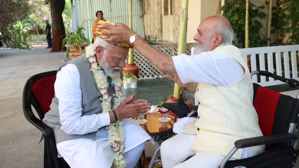 પીએમ મોદી ગુજરાત પ્રવાસ: જામનગરમાં જામ સાહેબ શત્રુસલ્યસિંહજી સાથે કરી મુલાકાત, કહ્યું – ‘તેમની હૂંફ અને શાણપણ અનુકરણીય’