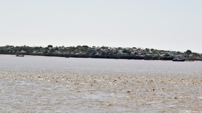 શિયાળ બેટમાં મતદાન પ્રક્રિયા માટે 05 ટીમ ફરજ બજાવશે. શિયાળબેટ ખાતે નવી પ્રાથમિક શાળા ખાતે 5,048 મતદારો માટે મતદાન પ્રક્રિયાનો પ્રારંભ થશે. તા. 05-01-2024 ની સ્થિતિએ શિયાળ બેટમાં 2,582 પુરુષ અને 2,466 મહિલા, 14 પી.ડબલ્યુ.ડી.- દિવ્યાંગો સહિત 5,048 મતદારો છે. 80 પ્લસ ની વય ધરાવતા 54 મતદારો છે.