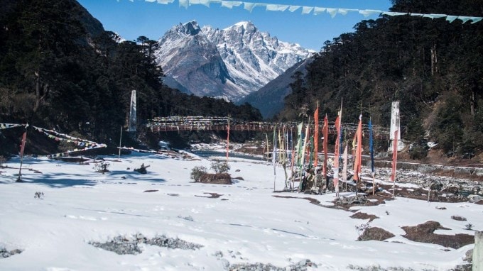 સિક્કિમની આકર્ષક યુમથાંગ ઘાટી<br>ઉત્તર સિક્કિમની યુમથાંગ ઘાટી, જે "ફૂલોની ઘાટી" તરીકે પણ ઓળખાય છે, ઉનાળાના મહિનાઓમાં અહીં રંગોની વાઇબ્રન્ટ ટેપેસ્ટ્રીમાં ફેરવાઈ જાય છે. અહીં તાપમાન એકદમ સુખદ હોય છે, સરેરાશ 15 ડિગ્રી સેલ્સિયસની આસપાસ તાપમાન રહે છે.