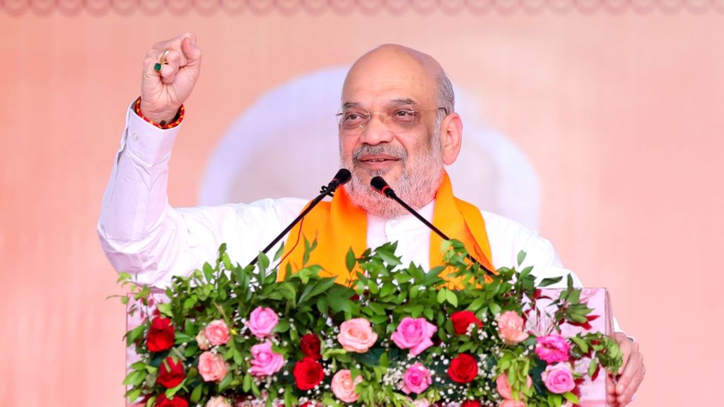 લોકસભા ચૂંટણી 2024: અમિત શાહના કોંગ્રેસ પર આકરા પ્રહાર – ચાંદીની ચમચી લઇ જન્મેલા રાહુલ અને ચા વેચવા વાળા નરેન્દ્ર મોદી વચ્ચે ચૂંટણી જંગ
