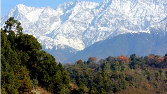 <strong>ધર્મશાલા ફરવાના મુખ્ય સ્થળ</strong><br>હિમાચલ પ્રદેશમાં ફરવાના ઘણા સ્થળ છે. જેમા ત્રિયુંડ હિલ સેન્ટ ઝોન ઇન ધ વાઇલ્ડરનેસ ચર્ચ, યુદ્ધ સ્મારક, ભાગસૂનાગ મંદિર, ગ્વાતો મઠ, ગ્યોતો મઠ, કરેલી ડલ તળાવ, કાંગડા જિલ્લા, ભાગસુ વોટરફોલ, દલાઇ લામા મંદિર, મસરૂર રોક કટ મંદિર, કાંગડા કલા સંગ્રહાલય, જ્વાલા દેવી મંદિર, કાલચક્ર મંદિર સહિત ઘણા જોવાલાયક સ્થળો છે. (Photo - Himachal Pradesh Tourism)