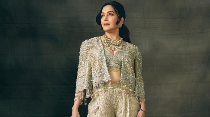 1999 શ્રીરામ નેને સાથે માધુરી દીક્ષિતે લગ્ન કર્યા છે, તે બે પુત્રો અરીન અને રાયનની માતા છે. દક્ષિણ કેલિફોર્નિયામાં દીક્ષિતના મોટા ભાઈના ઘરે આયોજિત પરંપરાગત સમારોહમાં લગ્ન કર્યા હતા.