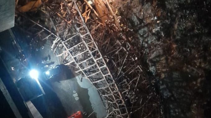 મહારાષ્ટ્રના સરકારે ઇજાગ્રસ્તોની સારવાનો ખર્ચો ઉઠાવવાનો નિર્ણય કર્યો છે અને જે લોકોના જીવ ગયા છે તેમના પરિવારોને 5-5 લાખ રૂપિયા સહાય આપવાનો નિર્ણય કર્યો છે. (Express photo by Pradip Das)