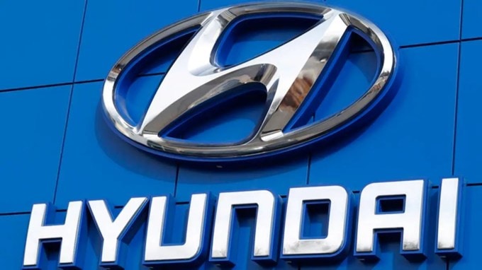 <strong>હ્યુન્ડાઇ મોટર ઈન્ડિયા આઇપીઓ (Hyundai Motor India IPO)</strong><br>હ્યુન્ડાઇ મોટર ઈન્ડિયા એ આઈપીઓ માટે સેબી સામે ડ્રાફ્ટ પેપર રજૂ કર્યા છે. મીડિયા રિપોર્ટ અનુસાર હ્યુન્ડાઇ મોટર આઈપીઓ મારફતે 25000 કરોડ રૂપિયા એક્ત્ર કરવા માંગે છે. જો કંપનીના IPOને સેબીની મંજૂરી મળે છે, તો તે ભારતનો સૌથી મોટો પબ્લિક ઇશ્યૂ હશે. સાઉથ કોરિયન કાર ઉત્પાદક હ્યુન્ડાઈ ફંડ એકત્ર કરવા માટે તેના ભારતીય યુનિટ હ્યુન્ડાઈ મોટર ઈન્ડિયામાં 15-20 ટકા હિસ્સો વેચી શકે છે. આ પબ્લિક ઈશ્યુ સંપૂર્ણપણે OFS હોવાથી, Hyundai Motor Indiaને IPOમાંથી કોઈ આવક પ્રાપ્ત થશે નહીં. (Express Photo)