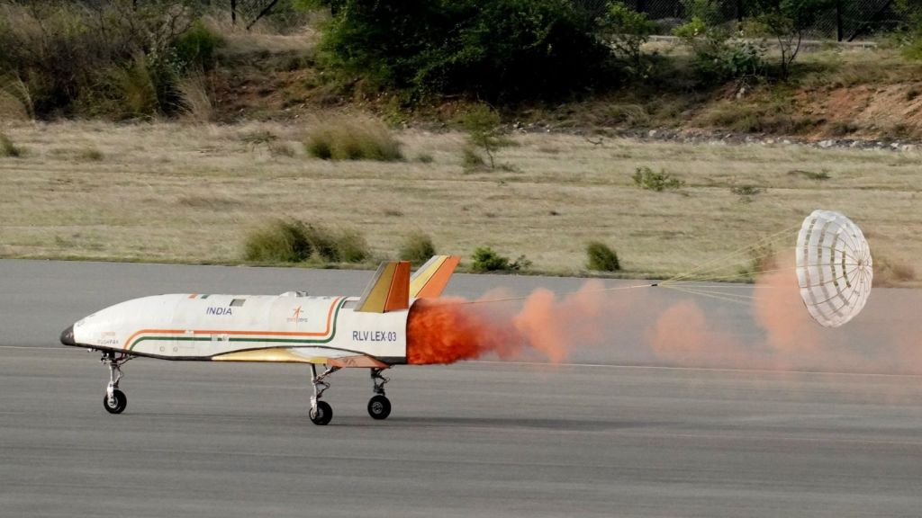 ISRO: ઈસરોને મળી મોટી સફળતા, રિયુઝેબલ લોન્ચ વ્હીકલ પુષ્પકનું ત્રીજું સફળ લેન્ડિંગ, જાણો છે ખાસ