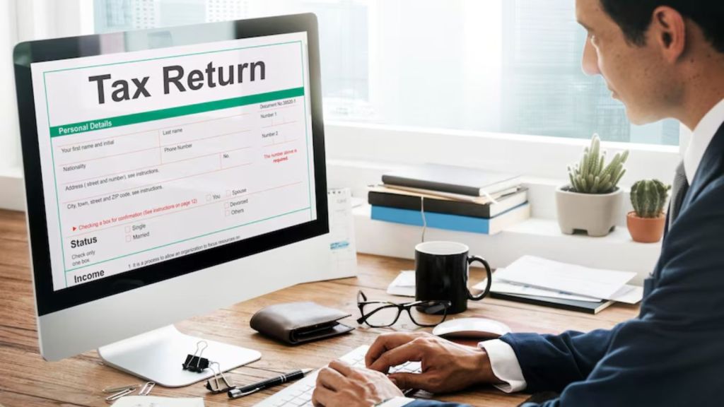 ITR Filing: ઓછો ટેક્સ ચૂકવવા કર કપાત અને કર મુક્તિ કલમનો ફાયદો ઉઠાવો, આઈટીઆર ફાઇલ કરતા પહેલા બંનેનો અર્થ અને તફાવત જાણો