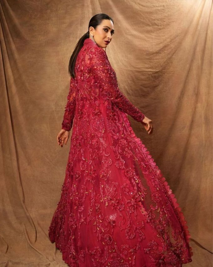 એકટ્રેસે ડેવિડ ધવનની પાંચ કોમેડી ફિલ્મ જેમાં જુડવા (1997), હીરો નંબર 1 (1997), બીવી નંબર 1 (1999), હસીના માન જાયેગી (1999) અને દુલ્હન હમ લે જાયેંગે (2000) અને ફેમિલી ડ્રામા હમ સાથ-સાથ હૈ (1999) અભિનય કરીને તેની સ્થિતિ મજબૂત કરી છે. 